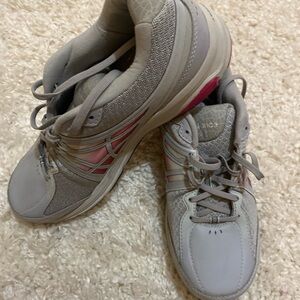 New balance walking shoes